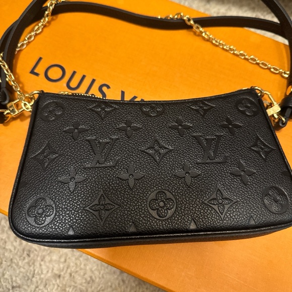 Louis Vuitton Black Crossbody Bag with Gold Chain - Picture 4 of 6